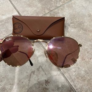 Like new Ray Ban round rose gold sunglasses